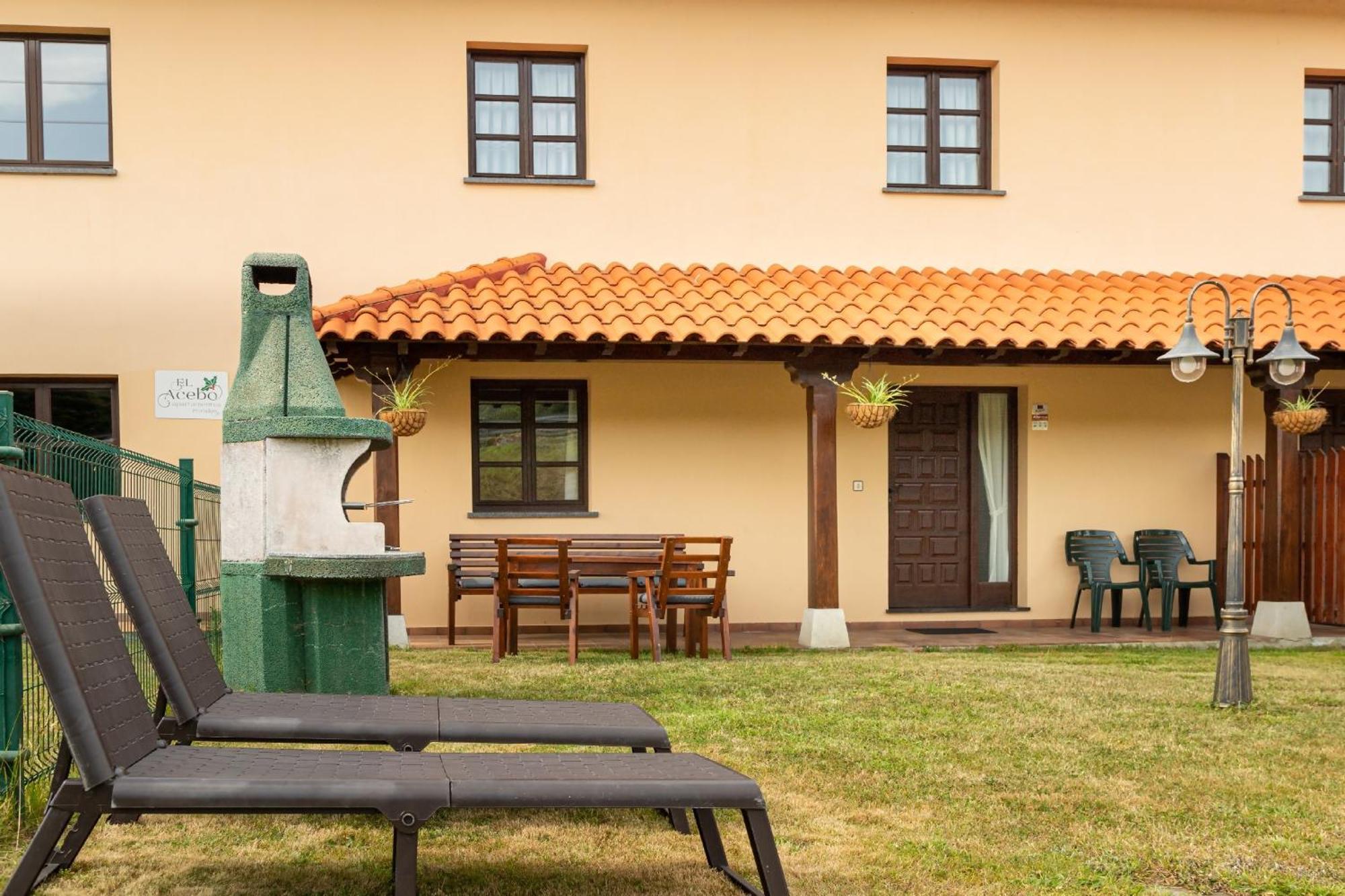 Navés Apartamentos El Acebo מראה חיצוני תמונה
